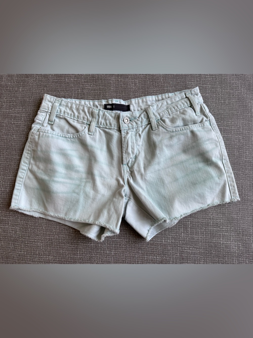 Levi’s Women’s Size 6 Mint Green High Rise Denim Shorts Raw Frayed Hem